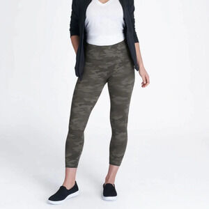 NWT Spanx Look At Me Now Seamless Cropped Leggings